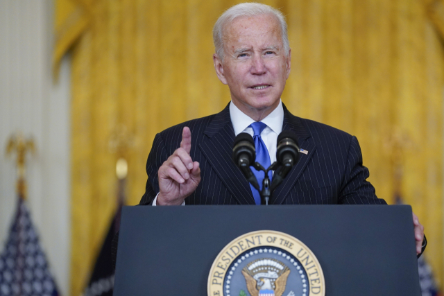 조 바이든 미국 대통령이 13일(현지 시간) 백악관 이스트룸에서 글로벌 공급망 위기 해소 방안에 관해 연설하고 있다. /AP연합뉴스