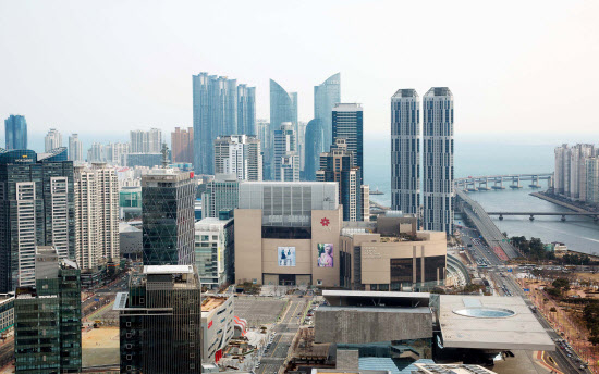 신세계그룹이 호텔과 레지던스 등이 들어서는 80층 높이의 복합시설을 계획중인 센텀시티 외부 전경./사진 제공=신세계