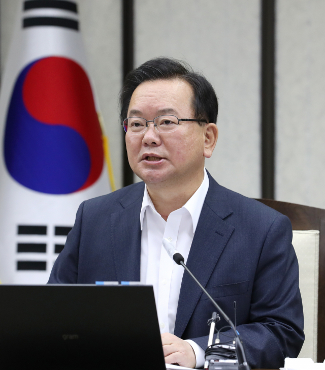 [속보]김 총리 '사적모임 완화…수도권 최대 8명·비수도권 10명'