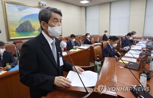 이동걸 산업은행 회장 "대장동 폭리 ,흔히 있을 수 있는 일"