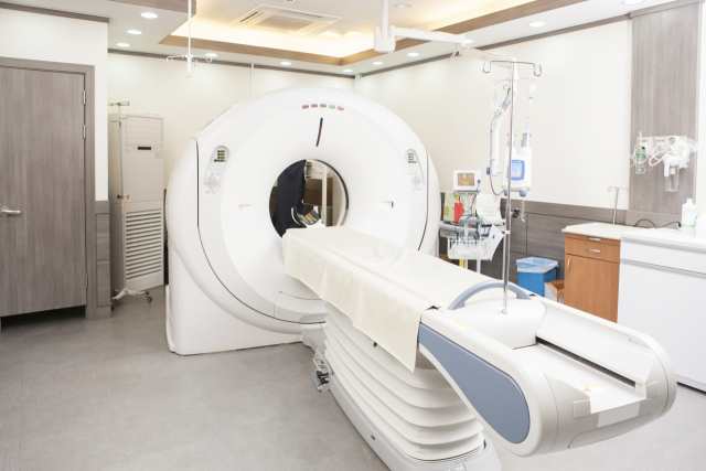 지난 14일 경남 김해시 한 병원에서 자기공명영상촬영(MRI)을 준비하던 환자 A(60)씨가 산소통에 가슴을 부딪쳐 숨진 사실이 뒤늦게 밝혀졌다. 사진은 기사와 직접적인 관련이 없습니다. /이미지투데이
