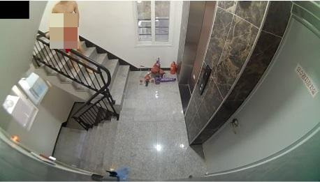 나체로 빌라 계단서 음란행위 한 현역군인…CCTV가 잡았다