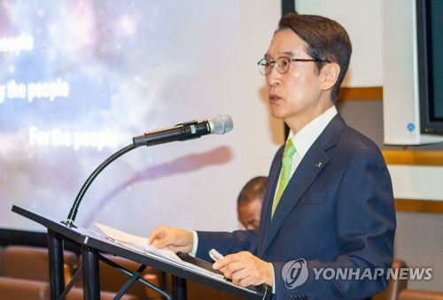 [시그널] 어피니티 컨소시엄 '신창재 회장 풋옵션 이행하라'…가처분 신청