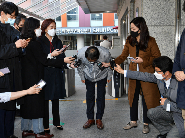 구현모 KT 대표가 28일 서울 KT혜화센터에서 취재진을 만나 지난 25일 벌어진 통신 장애 사태에 관해 사과하고 있다. /사진제공=연합뉴스