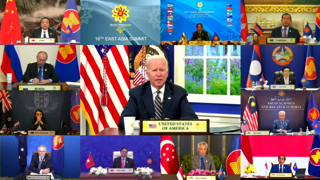 조 바이든 미국 대통령이 27일(현지 시간) 동아시아정상회의(EAS)에 화상으로 참석해 발언하고 있다./EPA연합뉴스