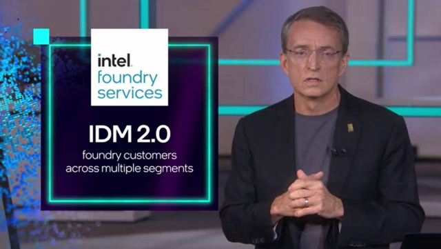팻 겔싱어 인텔 CEO가 인텔 이노베이션 행사에서 IDM 2.0 행사와 인텔 파운드리 서비스를 언급하고 있다./사진=인텔