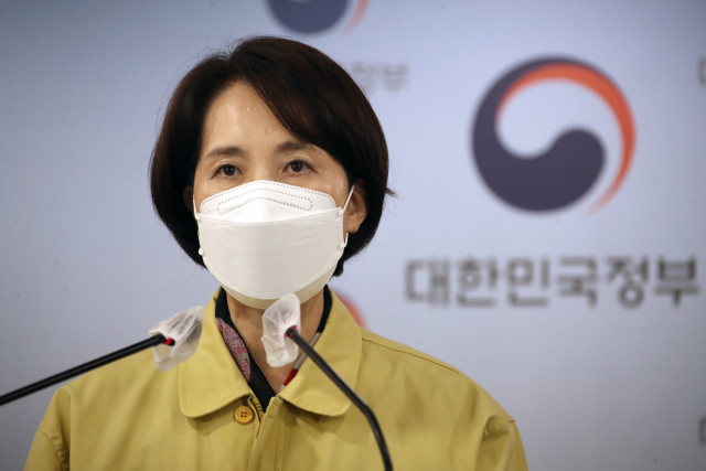 유은혜 사회부총리 겸 교육부 장관이 29일 정부서울청사 브리핑실에서 ‘코로나19 교육분야의 단계적 일상회복 추진방안’을 발표하고 있다. /연합뉴스