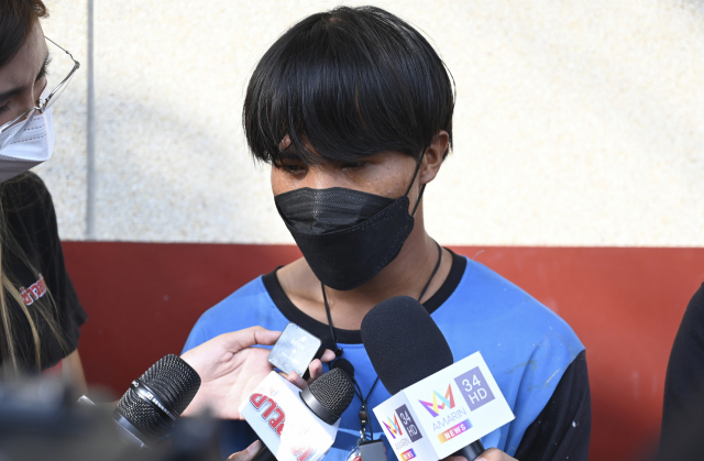 지난 12일(현지시간) 32층짜리 태국 고층 콘도에 거주하는 주민이 페인트칠을 하던 인부(사진)의 밧줄을 끊었다가 살인미수 혐의로 체포됐다. /AP연합뉴스