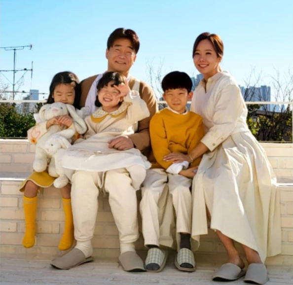 '백종원·소유진 가족'…통신사 광고 모델료 '전액 기부'