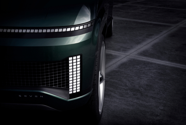 현대자동차가 4일 티저 이미지를 최초 공개한 아이오닉의 대형 스포츠유틸리티차량(SUV) 콘셉트카 세븐(SEVEN)