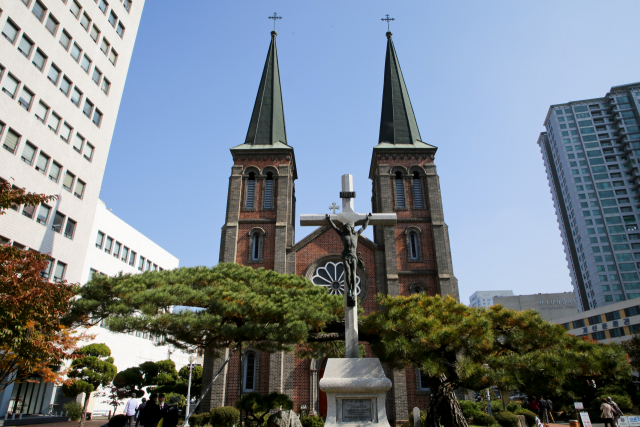 브릭로드 출발지는 대구 원도심에 자리한 계산성당이다. 계산성당은 서울 명동성당과 평양 관후리성당에 이어 국내에서 세 번째로 세워진 서양식 성당이다.