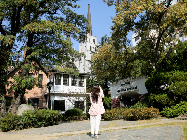 [休] 이야기 새겨진 적벽돌 따라…100년전 근대路 가다