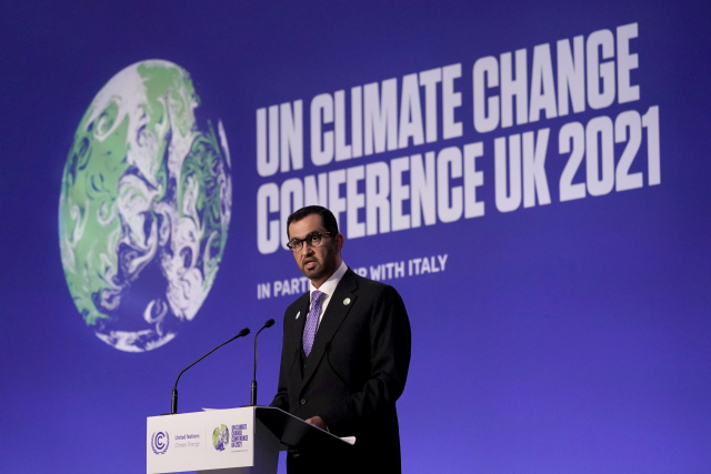 아랍에미리트의 술탄 아흐메드 알 자베르 산업기술부 장관 겸 기후변화특사가 10일 영국 글래스고에서 열린 COP26 유엔 기후정상회의에서 연설하고 있다. /AP연합뉴스