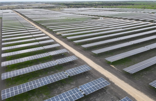 한화큐셀이 건설한 미국 텍사스주 168MW 규모 태양광 발전소./사진제공=한화큐셀