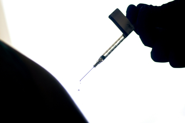 백신 접종 후 72일 만에 사망한 10대 남성…두 번째 사례로 접수
