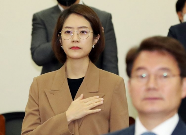 '모교 비하마라'…고민정, '분교 발언' 역풍에 결국 수정
