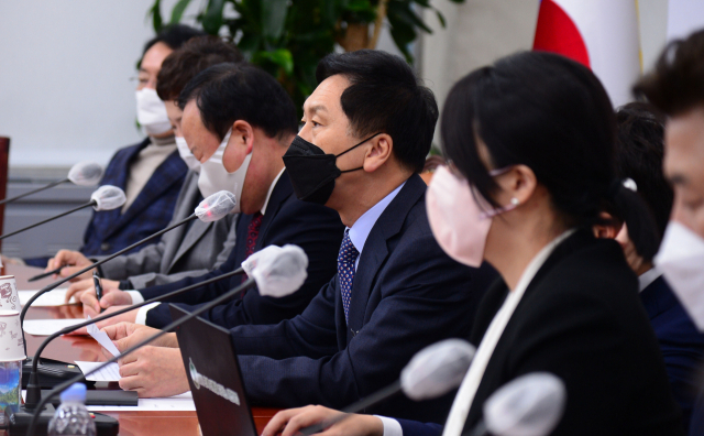 김기현 국민의힘 원내대표가 15일 오전 서울 여의도 국회에서 열린 최고위원회의에서 발언하고 있다. /권욱기자