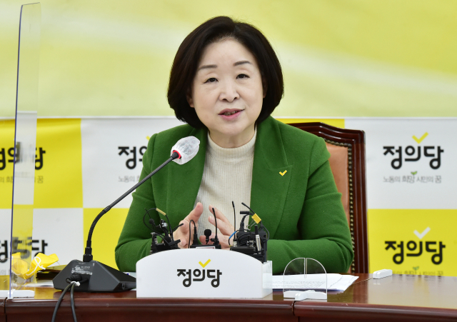 정의당 심상정 대선 후보가 15일 서울 여의도 국회에서 한국형 모병제 공약발표를 하고 있다. /연합뉴스