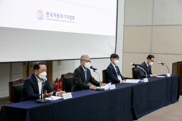 한국자동차기자협회가 18일 광주 김대중컨벤션센터 컨벤션홀에서 ‘탄소중립, 자동차 산업의 미래’를 주제로 한국자동차기자협회 심포지엄을 개최했다./사진 제공=한국자동차기자협회