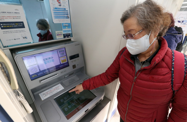 신한은행의 시니어 맞춤형 ATM의 모습. /사진 제공=신한은행