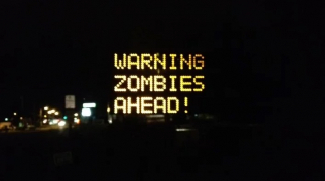 미국 메인주 포틀랜드의 도로 표지판이 지난 2012년 10월 ‘좀비 경고’로 변경되는 사고가 벌어졌다. /AP연합뉴스