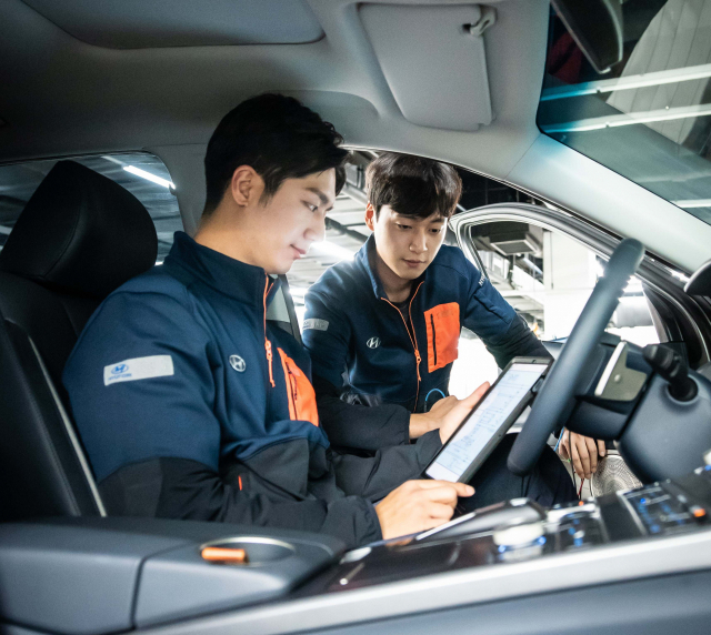 현대차가 22일부터 ‘2022년 서비스 하이테크 인턴(HMT, Hyundai Mechatronics Traineeship) 채용을 시작한다고 21일 밝혔다./사진제공=현대자동차그룹