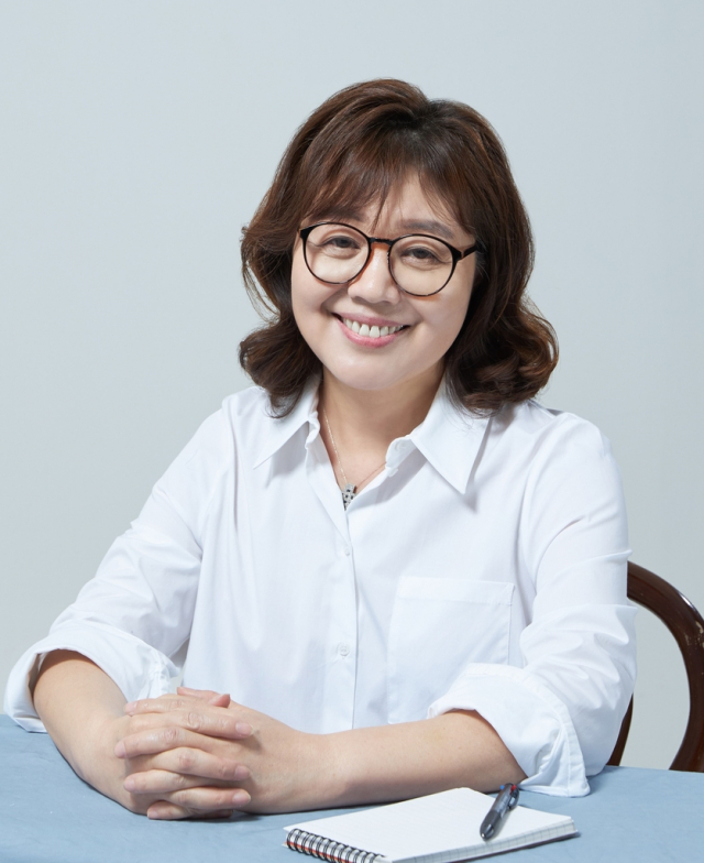 尹 부인 김건희 씨, 12월 초 등판…野 ‘배우자 포럼’ 띄운다