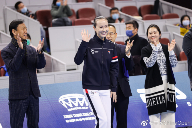 잠적설이 돌던 중국 테니스 선수 펑솨이(왼쪽 두번째)가 19일 휠라 다이아몬드컵 주니어 테니스 대회에 모습을 드러냈다. /사진=웨이보 캡쳐