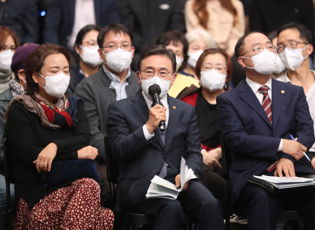 권덕철 장관 “백신 패스, 인센티브로 작용…이상반응 적절한 보상 조처”