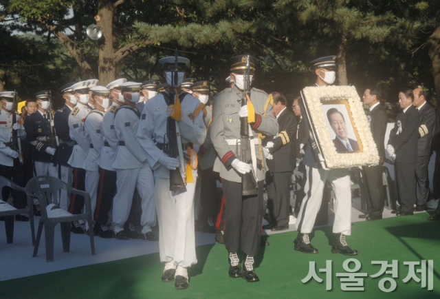 2009년 8월 23일 국립서울현충원에서 고 김대중 전 대통령 안장식이 진행되고 있다. /사진제공 국립협충원