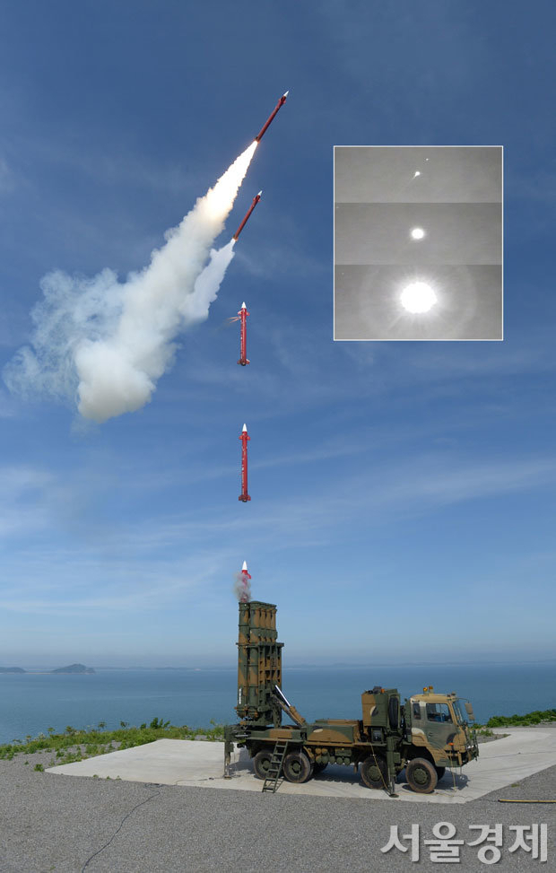 '천궁-2' 지대공미사일의 시험발사장면. 우리 군은 ‘천궁-2’를 개량해 함대공 탄도방어체계용으로 활용하는 방안을 추진하고 있다. /사진제공=방위사업청