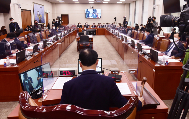 지난달 23일 국회 산업통상자원중소벤처기업위원회 전체회의가 진행되고 있다. /권욱 기자