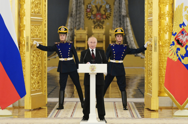블라디미르 푸틴 러시아 대통령이 1일(현지 시간) 모스크바 크렘린궁에서 열린 외국 대사 신임장 제정식에서 연설을 하고 있다. /AP연합뉴스