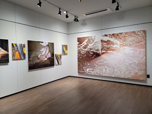 '솔로쇼' 아트페어에 참가한 갤러리2 부스의 진 마이어슨 작품들.