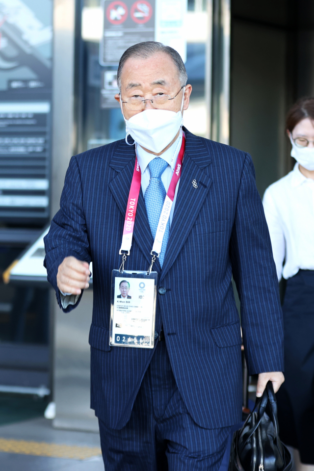 반기문 전 유엔 사무총장이 19일 오후 일본 나리타공항으로 입국하고 있다. /도쿄=올림픽사진공동취재단S