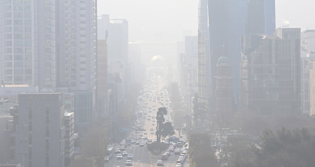 중국發 스모그로 초미세먼지 뒤덮인 강남 도심