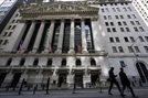 뉴욕 맨해튼의 NYSE. 크레디트스위스가 내년 S&P 500의 목표치를 5,200으로 올려잡았다. /AP연합뉴스