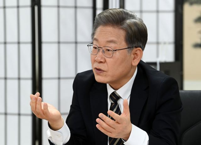 이재명 더불어민주당 대선 후보가 9일 서울 여의도 민주당사에서 서울경제와 인터뷰하고 있다./권욱 기자