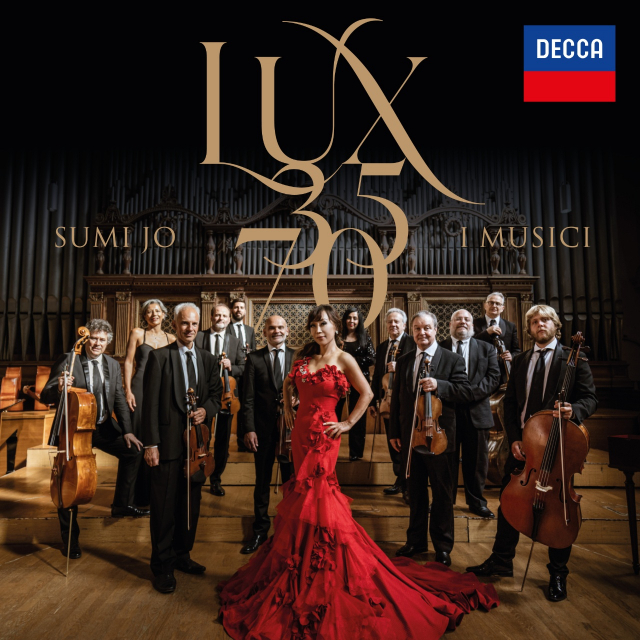 새 앨범 ‘LUX3570’을 발매한 소프라노 조수미와 이탈리아 실내악단 이 무지치/사진=유니버설뮤직