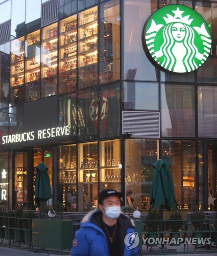 스타벅스, 중국서 기한 지난 재료 사용 딱 걸려...우시 매장 2곳 폐쇄