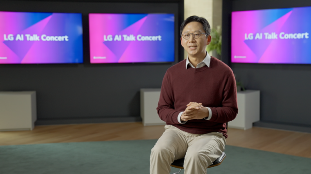 배경훈 LG 인공지능(AI) 연구원장이 14일 온라인으로 진행된 토크 콘서트에서 기조연설을 하고 있다./사진 제공=LG