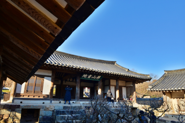 병산서원은 조선시대의 대표적인 유교 건축물로서 류성룡과 그의 셋째 아들 류진을 배향한 서원이다.