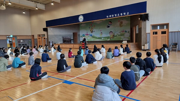 한국드론교육센터, 경기도 성남 위례한빛초등학교서 드론 체험 교육 실시