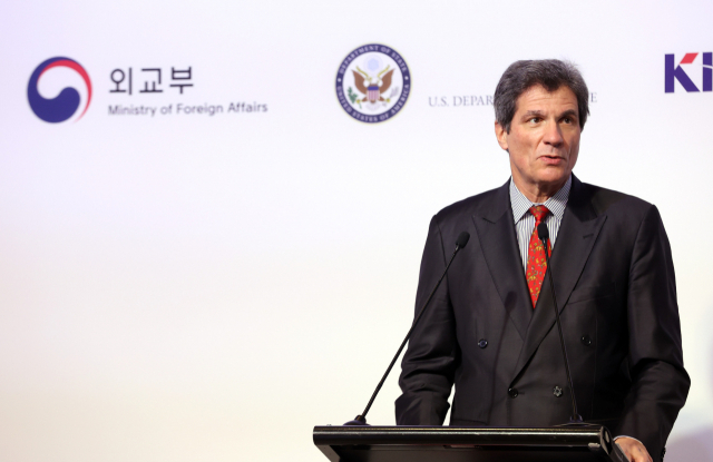 방한한 美 국무부 경제차관 '5G 구축에 한국 참여할 기회 더 있을 듯'