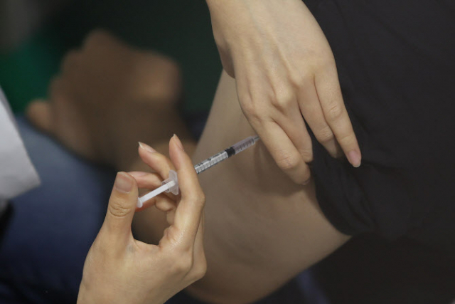 전문가 '백신 안 맞으면 소아·청소년 40%는 코로나 감염'