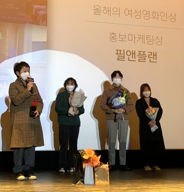 조계영 필앤플랜 대표(맨 왼쪽)와 주소연, 송치욱, 서정민 사원 / 사진=강신우 기자