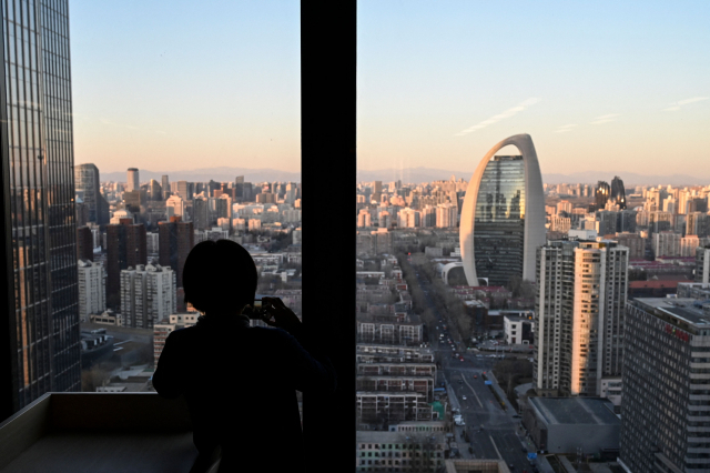 중국 베이징의 한 고층건물에서 보이는 시내 중심가의 모습. /AFP연합뉴스