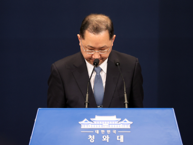 김진국도 불명예 퇴진…끝나지 않는 '文의 민정수석 잔혹사'