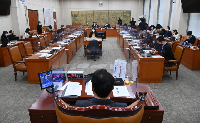 28일 오후 국회에서 언론·미디어 제도개선 특위 전체회의가 열리고 있다./권욱 기자