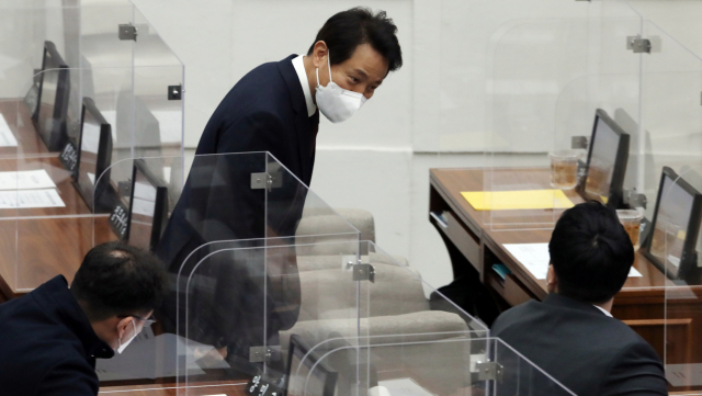 오세훈 서울시장이 지난해 12월 22일에 열린 서울시의회 본회의에 참석하고 있다. /연합뉴스